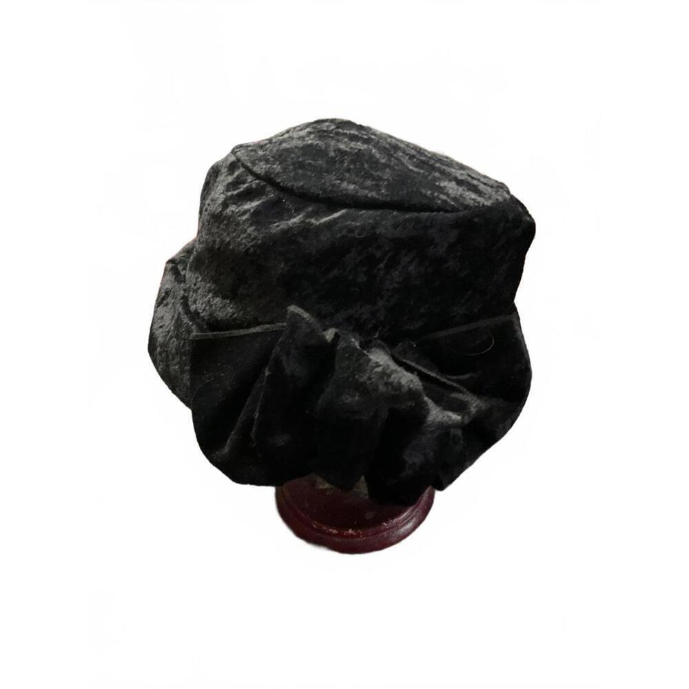 Vintage Elegant Black Velvet Women's Hat with Bow Accent